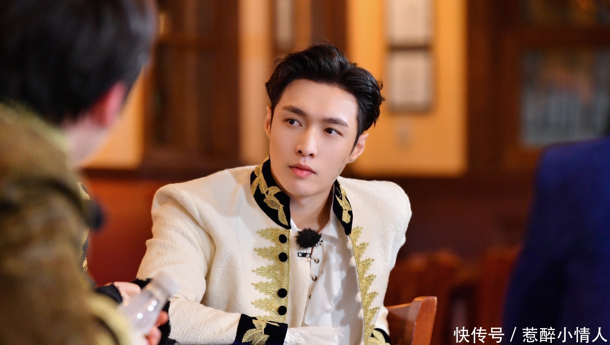 老观众|利用王迅拉回忆,硬cue张艺兴,《极限挑战》导演黔驴技穷