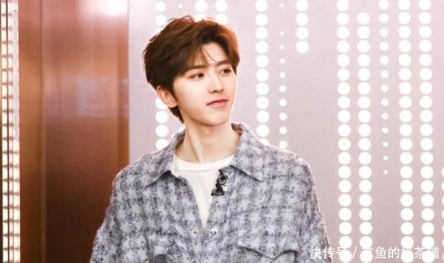  蔡徐坤|蔡徐坤和李汶翰，都是男团队长，同是格纹造型，风格却差那么多？