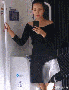 GIF|搞笑GIF：医院WiFi真的挺不错！