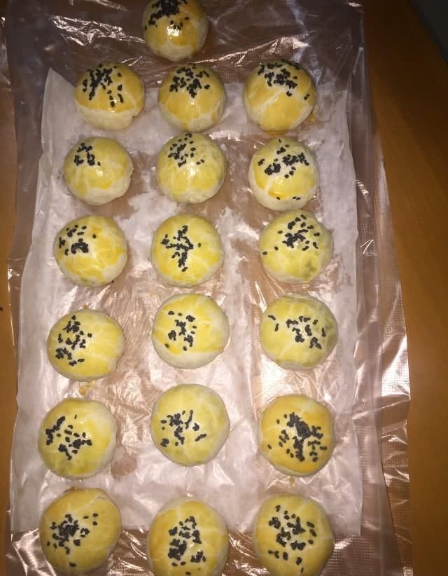 醒发|不用揉出膜不用醒发,教你做酥到掉渣的网络红人蛋黄酥中式点心