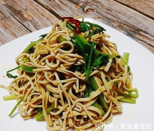  豆腐皮|最简单快手的下酒菜：凉拌豆腐皮，5分钟上桌，香辣爽口很下饭