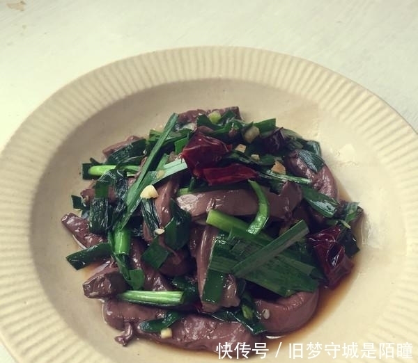 花蛤|美食推荐：鱿鱼烧排骨，黄豆酱炒花蛤，韭菜炒鸭血，红烧肉丸子