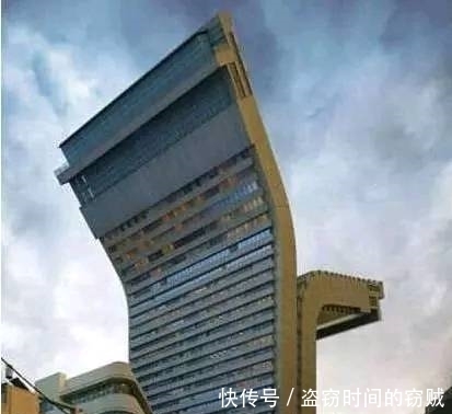 这栋|趣味图片幽默段子笑话:这栋大厦好像被人中间劈了一刀似的,哈哈