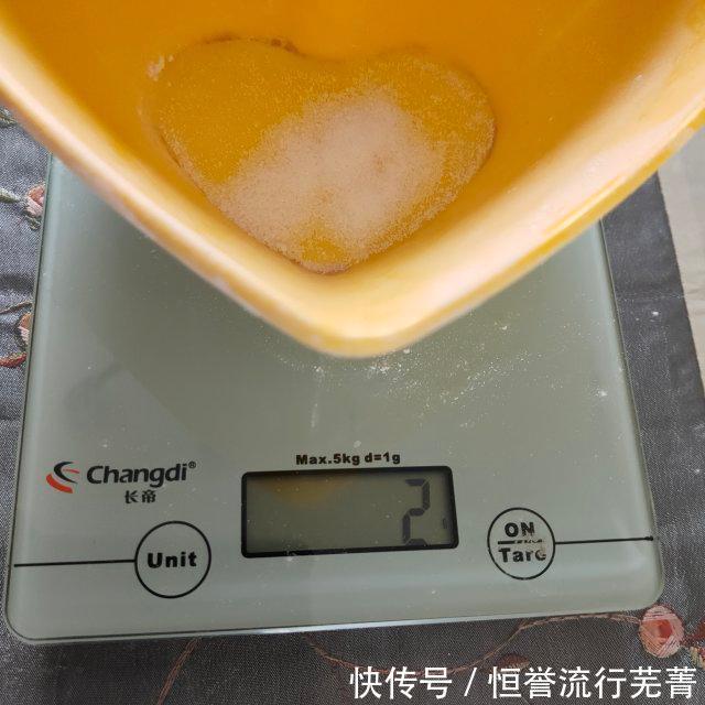 蛋黄|蛋黄酥,自己做的吃着更健康