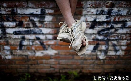 城里|实拍城乡教育的差距:城里学校像欧洲,农村学校像非洲