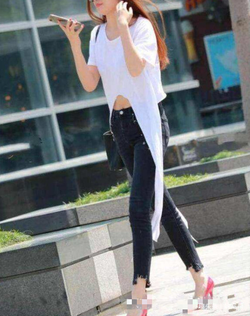  上衣|随性的上衣不打结，搭配牛仔裤，修饰修长的双腿，提升辨识度