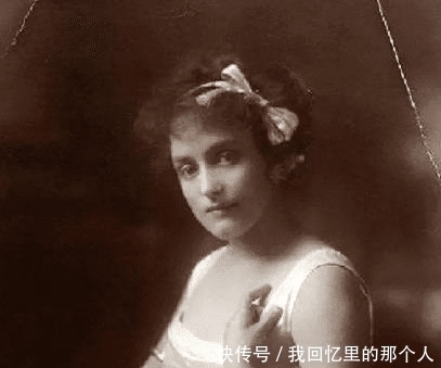 家里|美女继承6亿遗产后,宅在家里80年,很难想象她在别墅里做什么