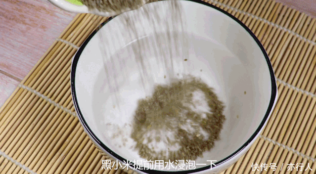 补铁|7个月宝宝爱吃的蛋黄黑小米粥,补铁又补钙!宝宝爱吃,辅食首选