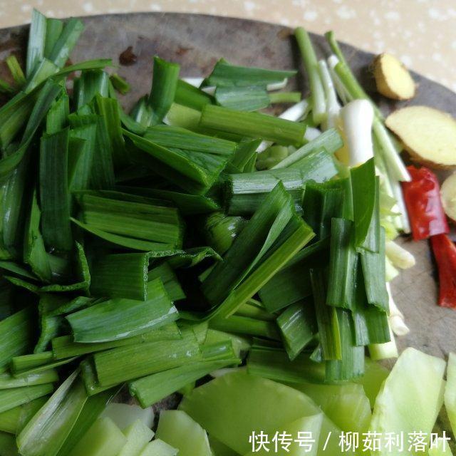 微辣|包菜炒回锅肉,肉香菜鲜,微辣可口