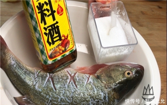 鲜嫩|不管做什么鱼,一定不能放盐和料酒,大厨教你一招,鲜嫩无腥味!