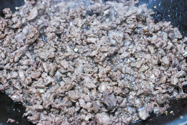 米饭|亲戚来家里串门,做了这道菜,煮了一大锅米饭,大家都没吃尽兴!