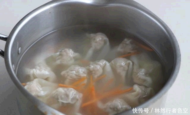  秘诀|肉馅馄饨又干又柴？教你一个鲜美的秘诀，调馅把握2点