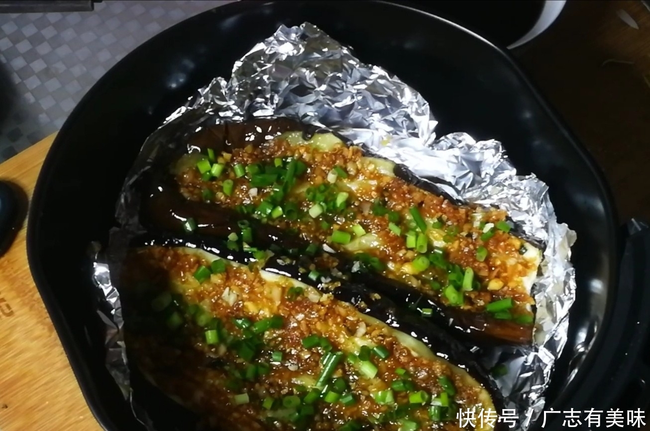 做出|茄子不要再炒着吃!15分钟做出店里大厨味道,秘制酱料是精髓