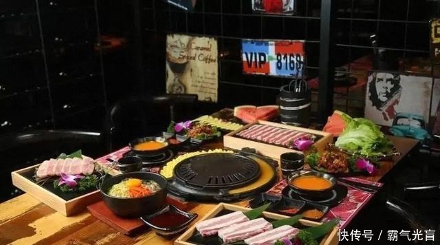 白领|宜宾新晋“美食街”,一到饭点儿人挤人!学生、白领都爱去……