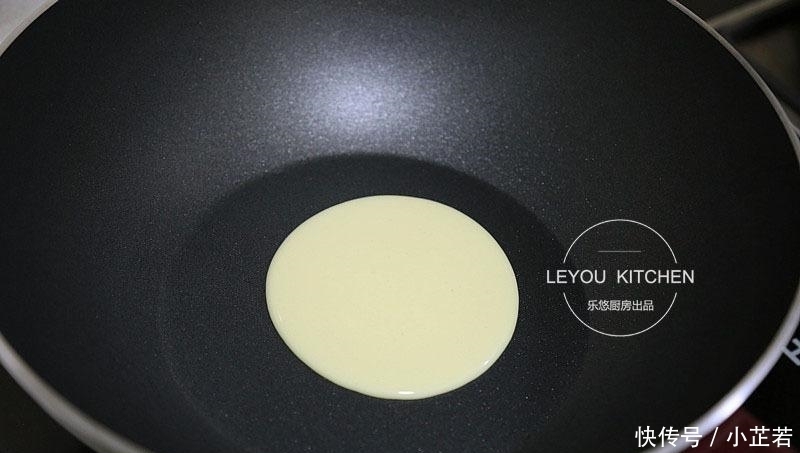  松软|拌拌面糊就可以烙, 10分钟早餐饼, 有奶有蛋, 营养齐全又松软