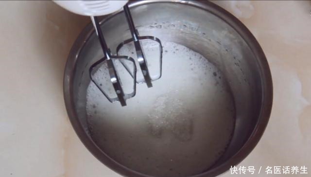 拔丝|网红拔丝蛋糕,教你在家轻松做,松软香甜,掰开就拔丝