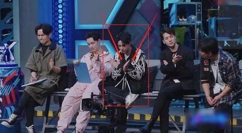 翻白眼|王一博惨遭选手翻白眼,得知真相后,王一博有心了