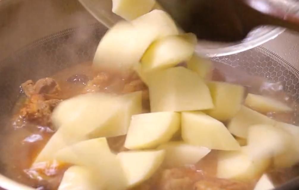 好吃|排骨与土豆是绝配,土豆软绵,排骨入口即化,好吃到停不下来