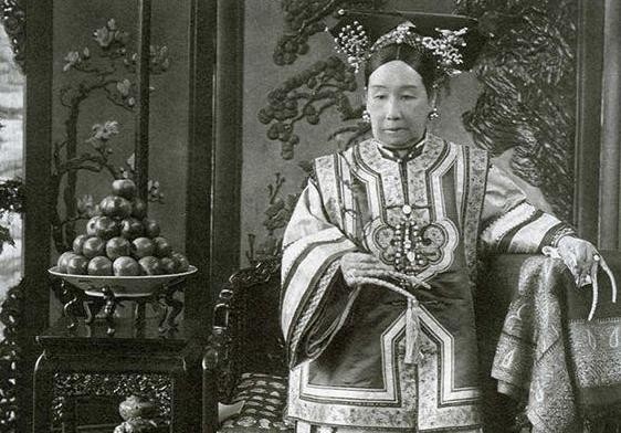 陵墓|乾隆死后有多惨？头骨被粉碎，尸身在臭水沟中浸泡！溥仪：此仇必报