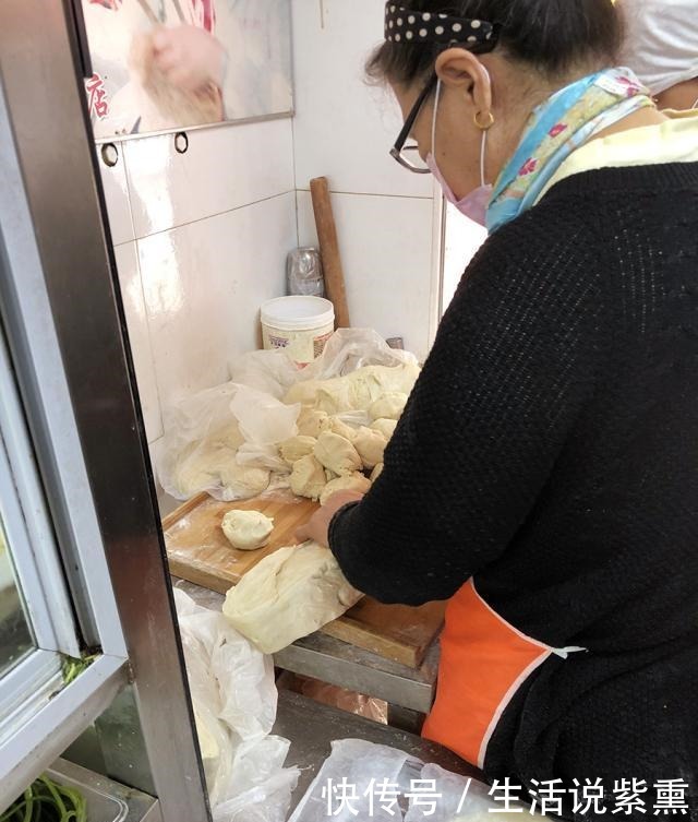 依然|始于1989年,一对姐妹花,开店30年,麻辣烫和饼依然好吃