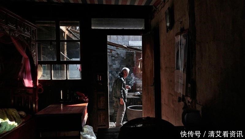 破罐破摔|实拍农村的那些“老光棍”, 常常一身臭毛病, 破罐破摔