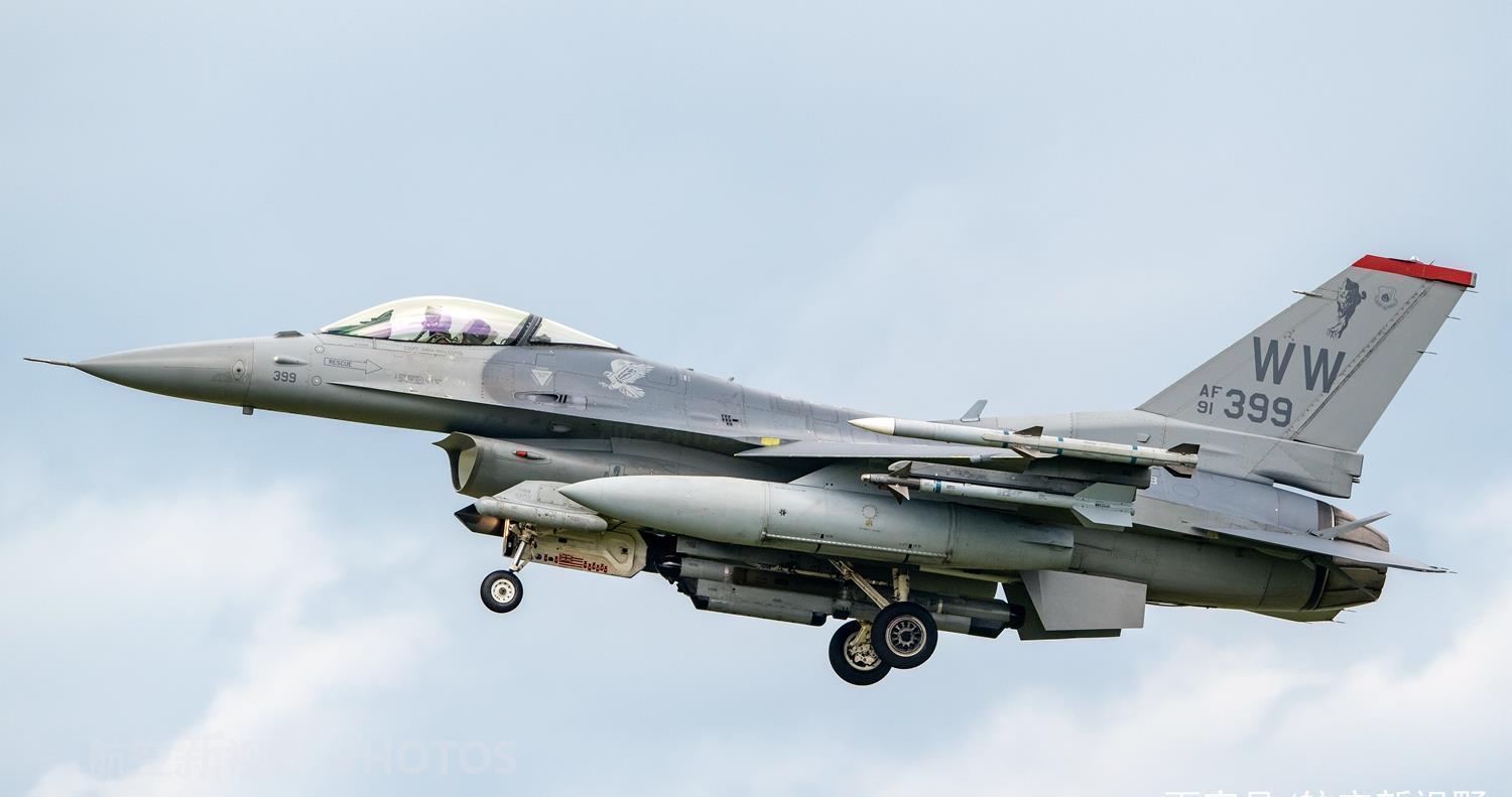 实拍|军迷深入国外基地实拍,美国空军F-16战斗机,服役多年不减当年