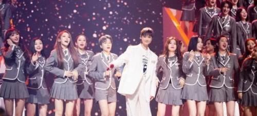 尴尬|谢娜主持尴尬,选手唱功车祸现场,青春有你总决赛是最差的一届了