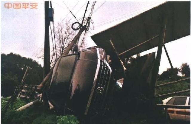  妻子|酒驾出车祸妻子来“顶包”，保险公司陪付7万后发现疑点