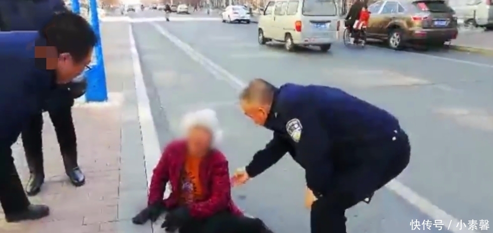 讹人|大娘坐地上无人敢扶，最终警察过来，大娘：他们怕我讹人！