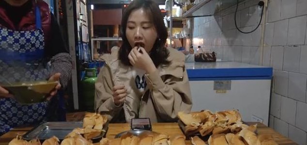 一看|密子君吃80个“巨型”煎饺,掰开一看却穿帮,直接掉粉70万
