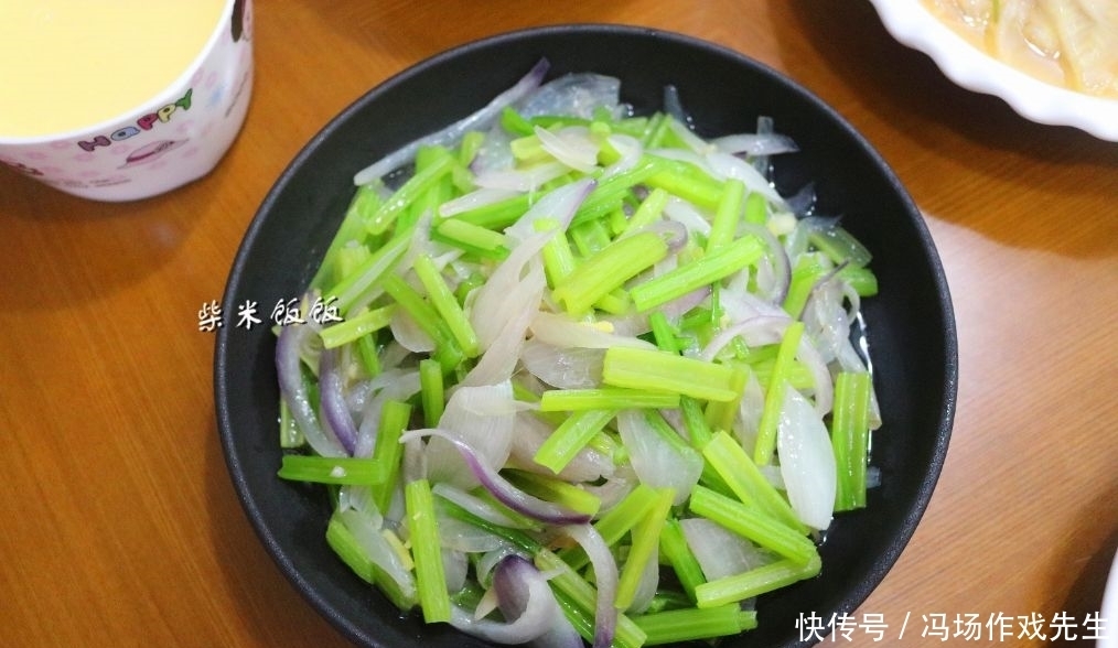 大火翻炒|我家今日晚餐,没有肉,3个素菜,朋友说:晚餐就应该这样吃