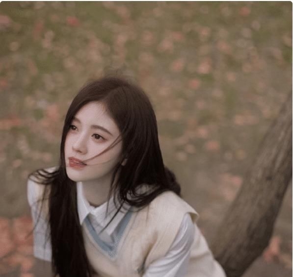 明星|鞠婧祎出道前旧照曝光,面容清纯羞涩,这就是4千年的美女?