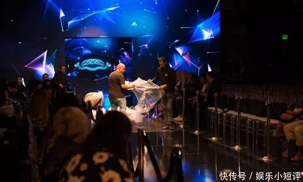 seating的工作|时装周实习生如何应付那些来看秀的“妖魔鬼怪”?