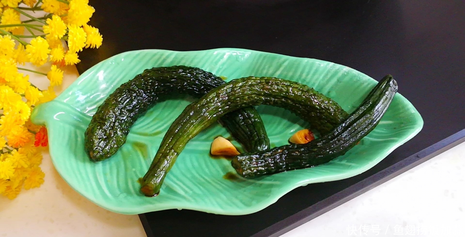 外行|腌黄瓜时,只会加盐就外行了,多加1味调料,又脆又绿格外香!