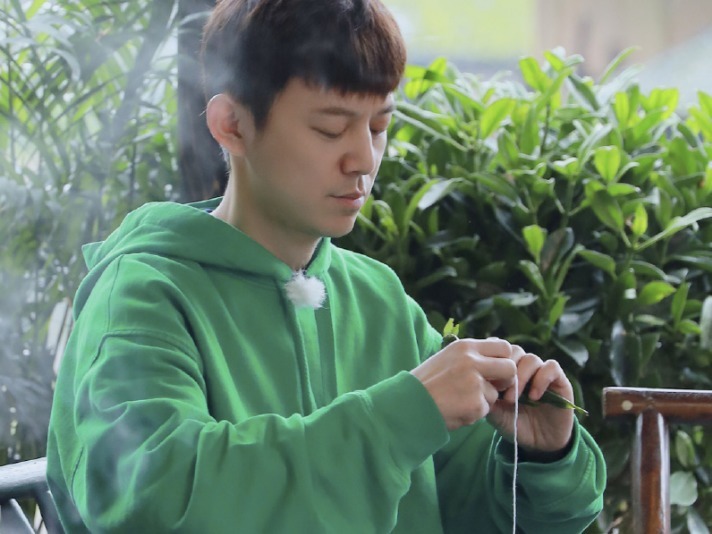 抢钱|《向往的生活》彭昱畅算账加钱,何炅直接抢钱,幸亏黄磊没出手