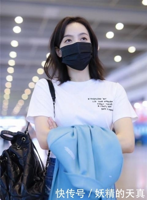 减龄|白色T恤太单调?那是你不会穿,解锁几种新穿法时尚又减龄