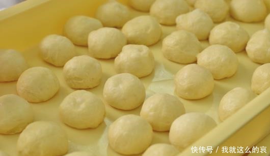 高筋面粉|特级红豆餐包,外酥内软,搭配甜而不腻的红豆馅,最适合拿来解馋