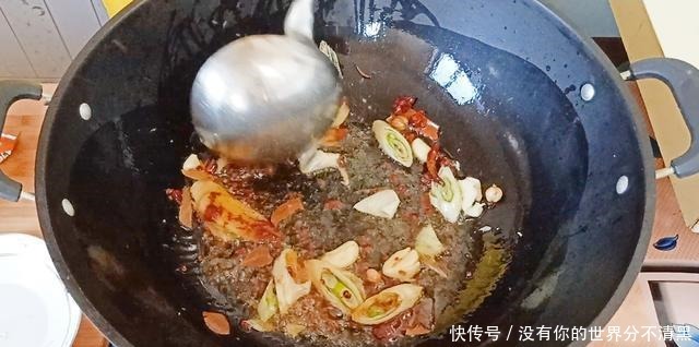 做法|炖鱼时，别直接下锅，40年大厨教你正确做法，鱼肉鲜香又劲道