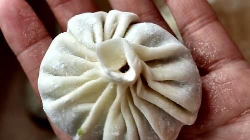 简单|教你用饺子皮来做三种馅料的包子,做法简单,两口一个,真香