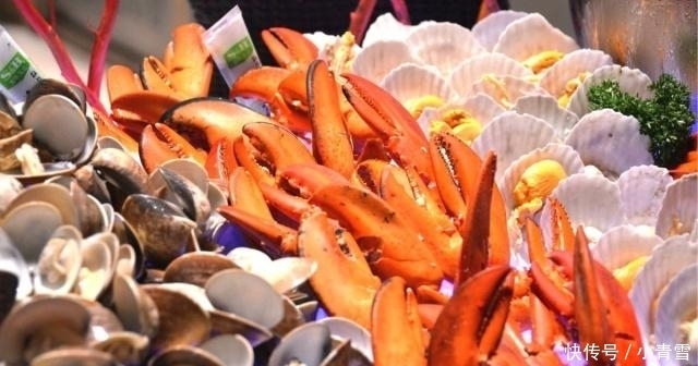 特别|吃自助餐时,有3种“隐形贵菜”,看着不起眼,老板却生怕你多拿