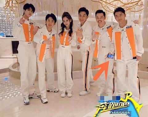  独特|有种“独特”叫郑恺，别人拍跑男合照都很重视，唯独他像是“客串”