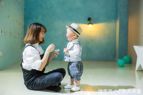  妈妈|1~12个月龄宝宝互动指南，妈妈和娃这么玩，宝宝越动越聪明