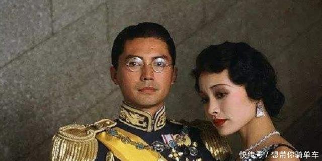 拿出|年老后的溥仪,买票进入紫禁城,拿出龙椅下藏了几十年的秘密!