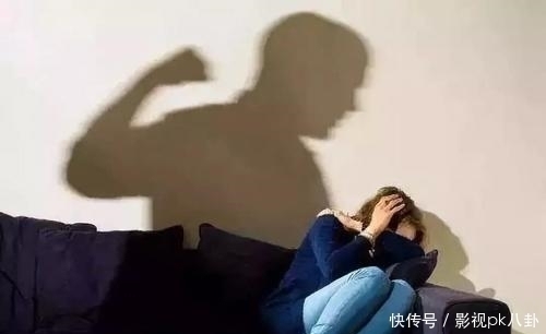 活该|12岁男孩被爸爸“揍成香肠嘴”，网友得知原因后真是活该