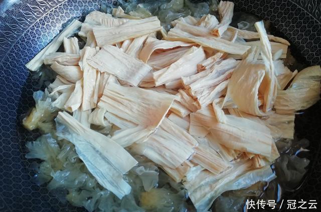 银耳|腐竹和它是天生一对,这样做营养又开胃,女人孩子吃最适合