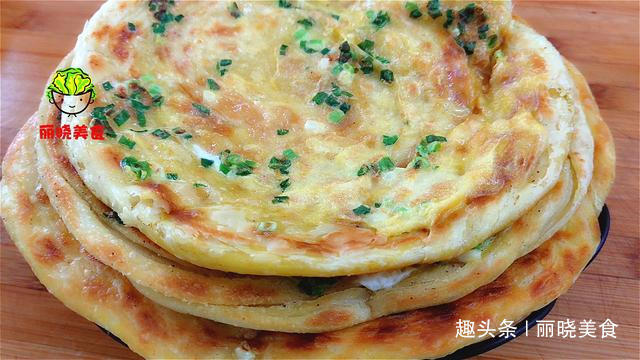 发面|家常版葱花鸡蛋饼,不发面不烫面,简单几步,酥软好吃,凉了不硬