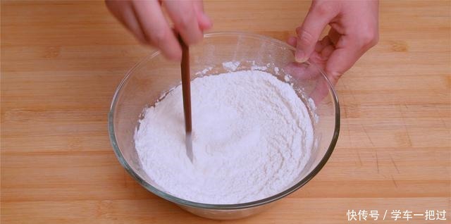 吃炸|想吃炸糖糕不用买,自己在家就能做,外酥里软不流糖,简单又好吃