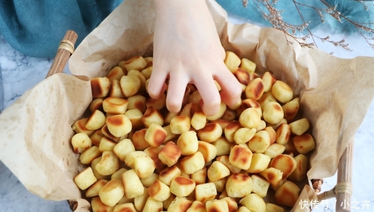 好吃|面粉里加2个鸡蛋,不用蒸不用炸,健康好吃,女儿一口一个停不了