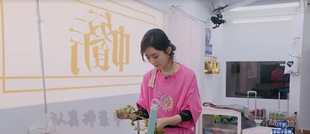 冤不冤|《中餐厅4》赵丽颖被骂冤不冤看看秦海璐的表现,就知道答案了