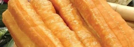  店老板|炸油条用小苏打、食用碱全错油条店老板教你正确做法，金黄酥脆